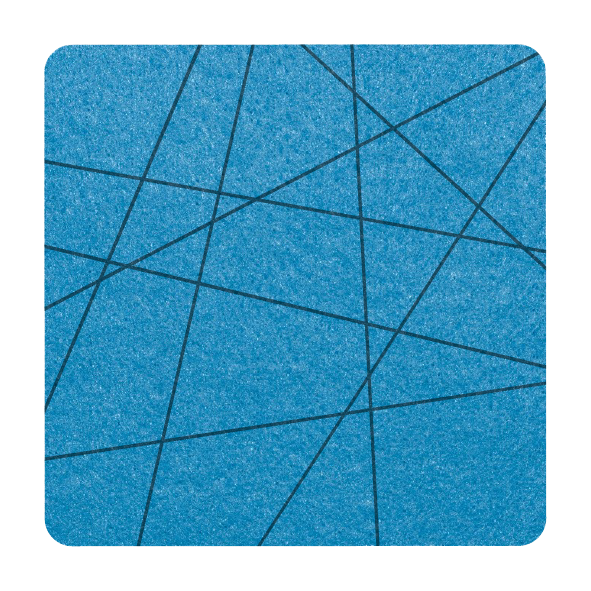 Strak vormgegeven vierkante vilt onderzetter met lijnen als motief in de kleur lichtblauw bij mijnonderzetters.nl webshop