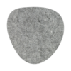 Uniek vormgegeven gemeleerd grijze vilt onderzetter in de vorm van een kei bij mijnonderzetters.nl webshop