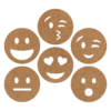 grappige lichtbruine smileys onderzetters van vilt met zes verschillende smileys bij mijnonderzetters.nl webshop