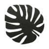 Prachtig vormgegeven sierkleed / tafelkleed van vilt in de vorm van een monstera blad, de zwarte Sierkleed monstera Vilt van mijnonderzetters.nl