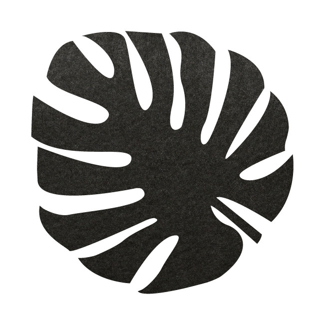 Prachtig vormgegeven sierkleed / tafelkleed van vilt in de vorm van een monstera blad, de zwarte Sierkleed monstera Vilt van mijnonderzetters.nl